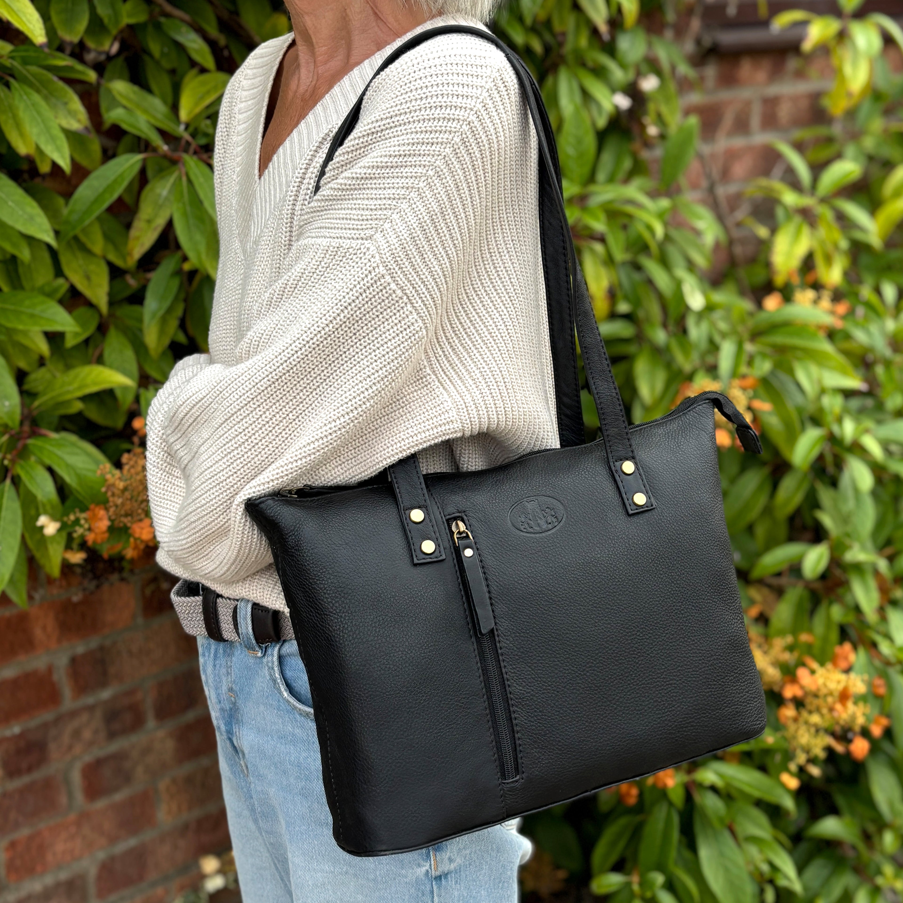 Rowallan Black Leather Shoulder Bag, Shopper