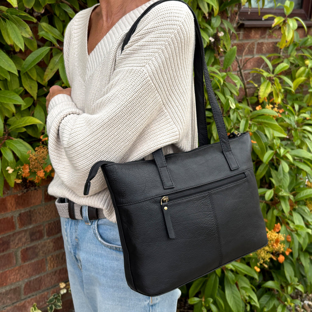 Rowallan Black Leather Shoulder Bag, Shopper